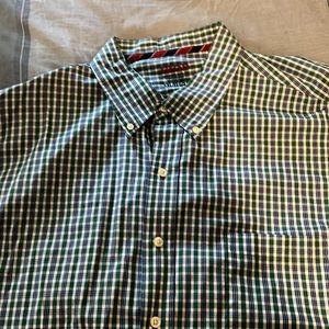 Men’s Izod long sleeve casual shirt.
